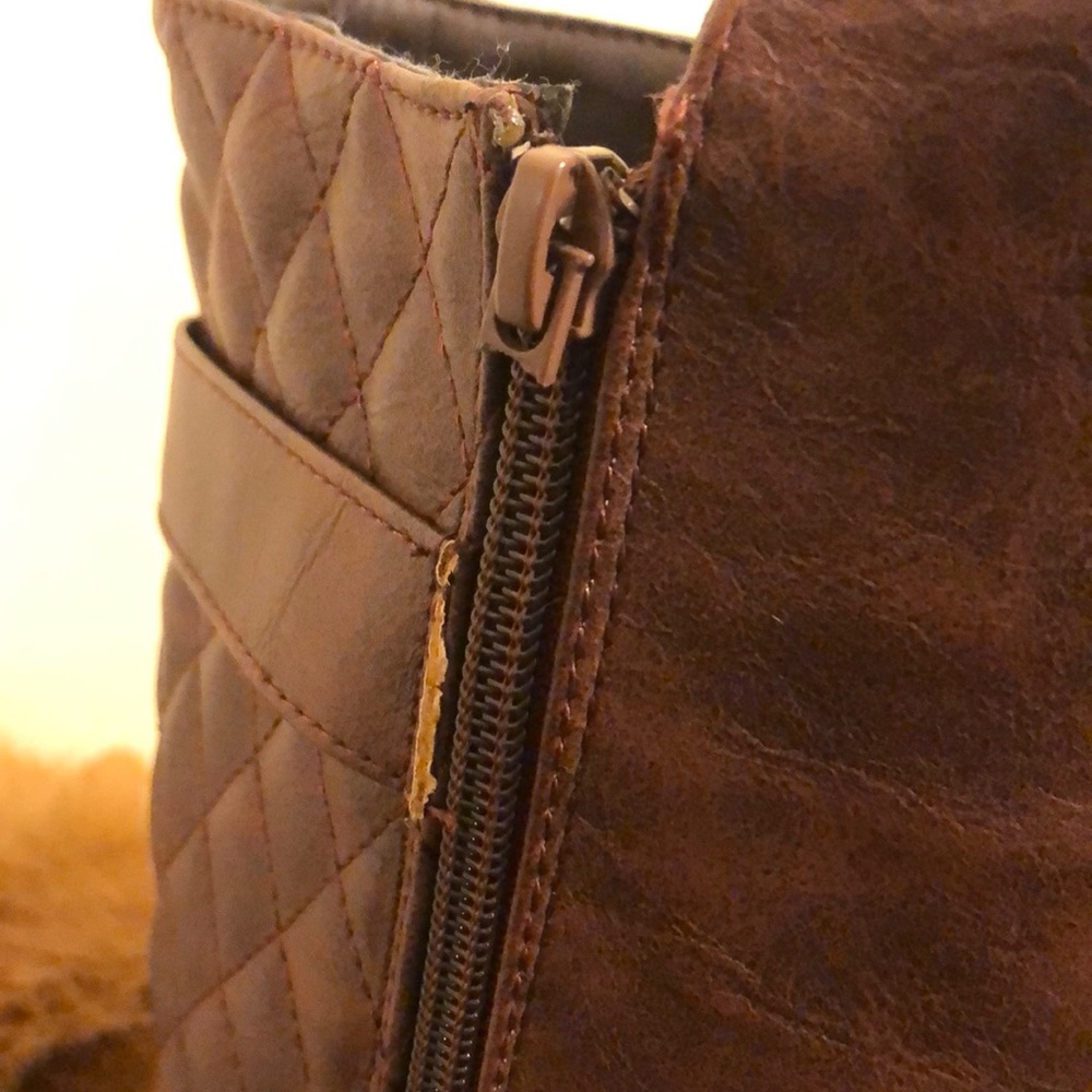 Boston Quilted heeled Boots - Picture 3 of 6